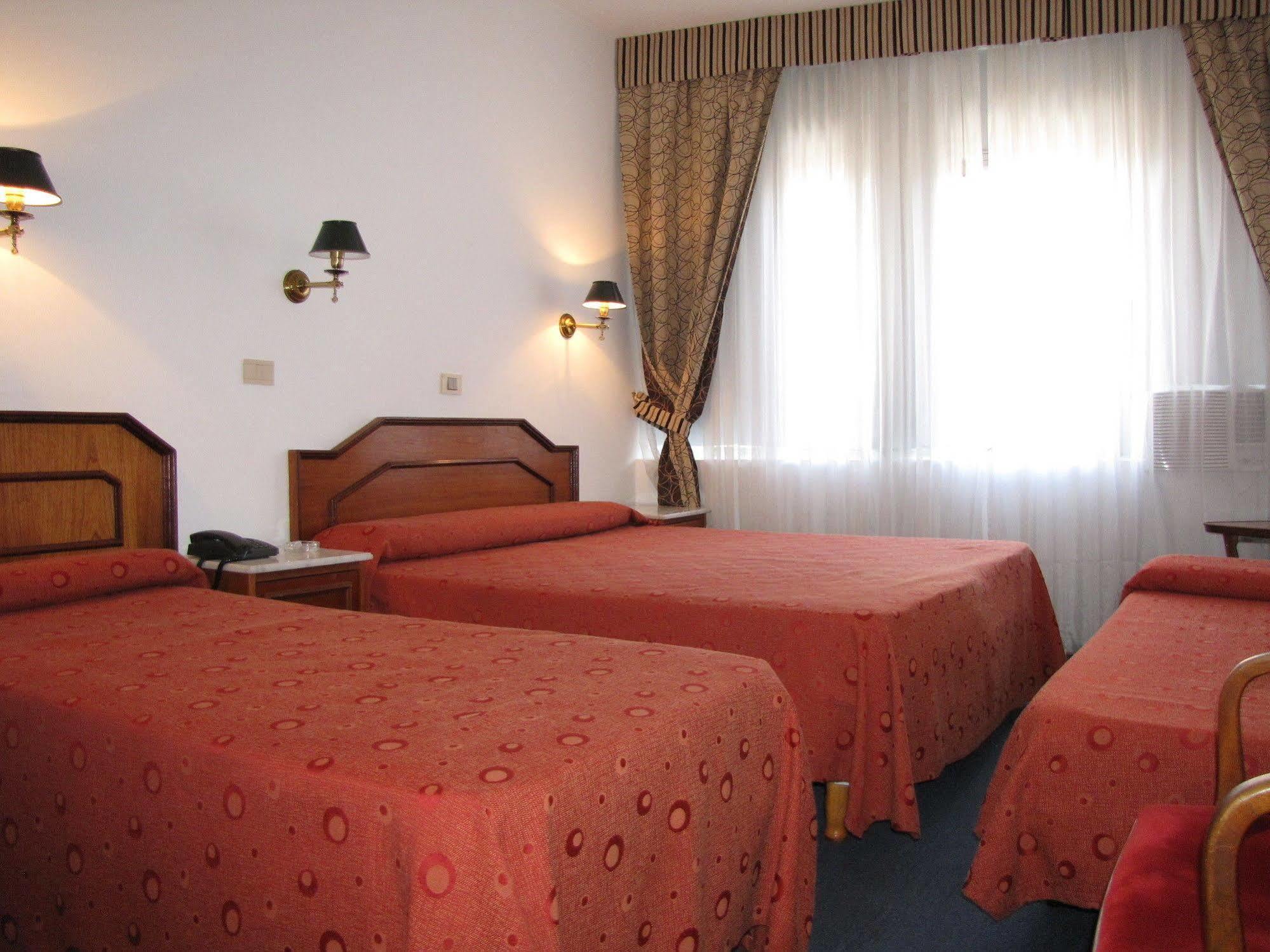 Hotel Tres Sargentos Buenos Aires Eksteriør billede